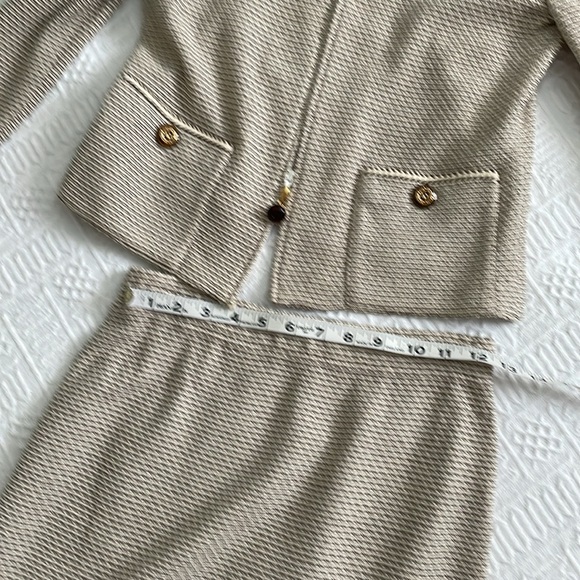 ST. JOHN Elegant Cream Women's Jacket & Skirt Set - Picture 8 of 16